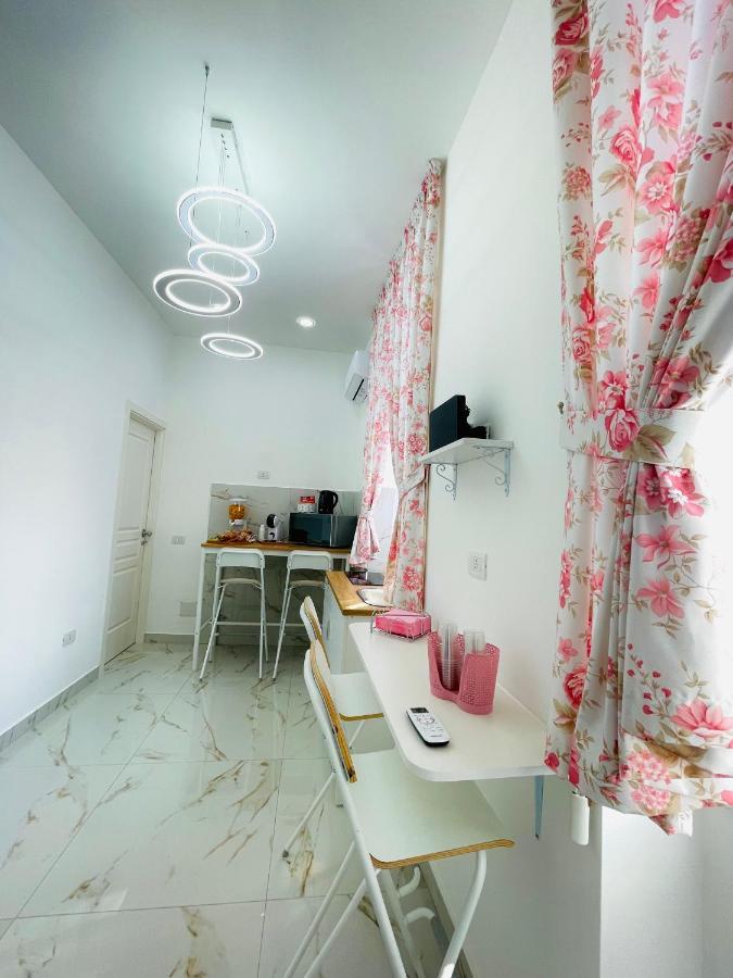 Virgy House Bed and Breakfast Napels Buitenkant foto