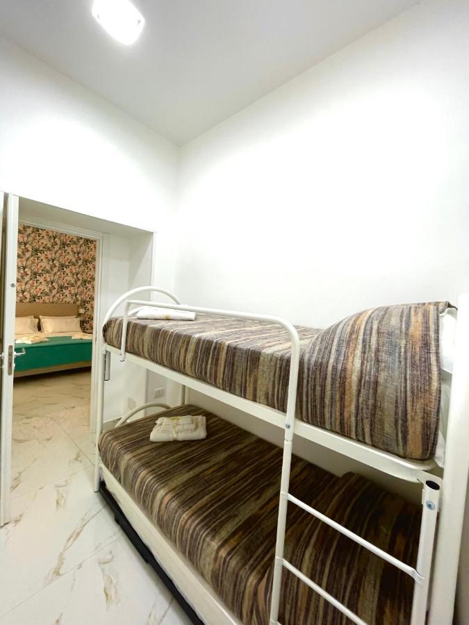 Virgy House Bed and Breakfast Napels Buitenkant foto