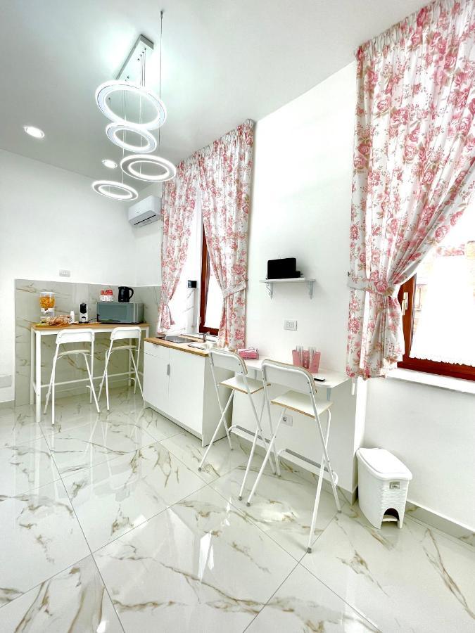 Virgy House Bed and Breakfast Napels Buitenkant foto